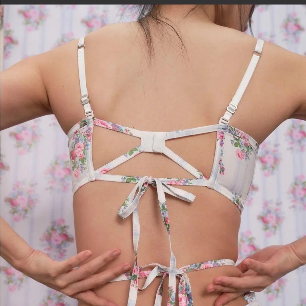 NWT For love and lemons floral strappy white bra size M - Picture 3 of 7